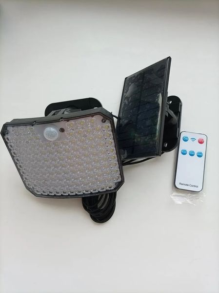 Світильник на сонячній батареї з датчиком руху Solar wall lamp BL-104-SMD 2097728725 фото